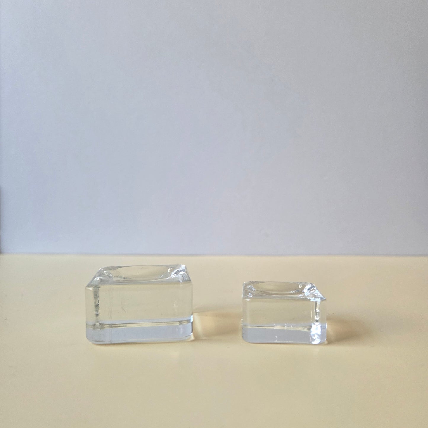 Clear Sphere Stand